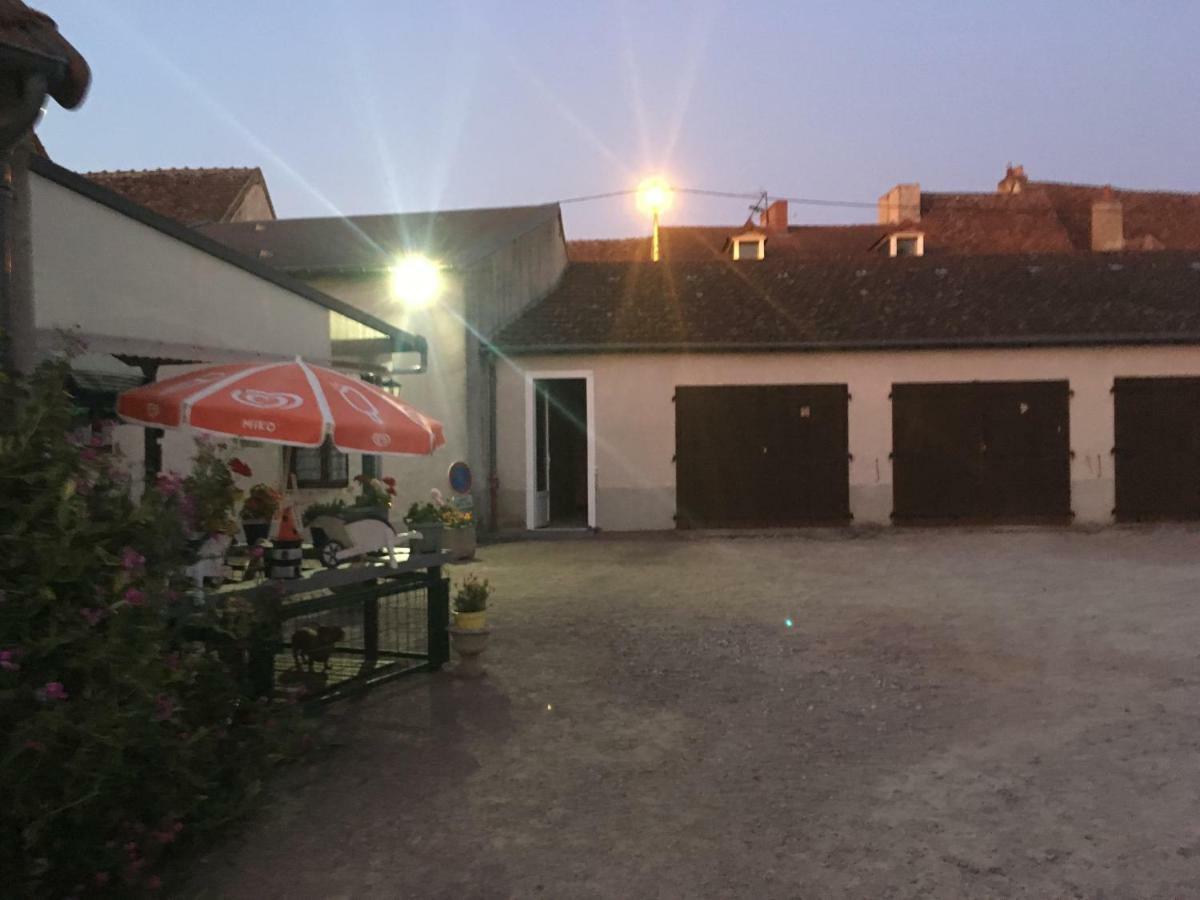 Charmant T2 Rdc Dans Residence Avec Parc Arbore Saint-Pierre-le-Moûtier Exteriér fotografie
